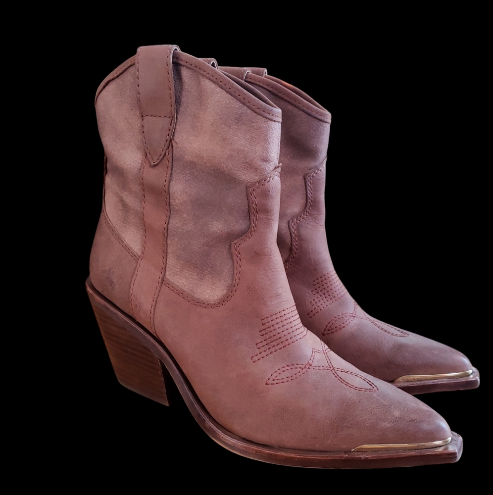 Dolce Vita Western Ankle Booties With Gold Detail Size 6.5